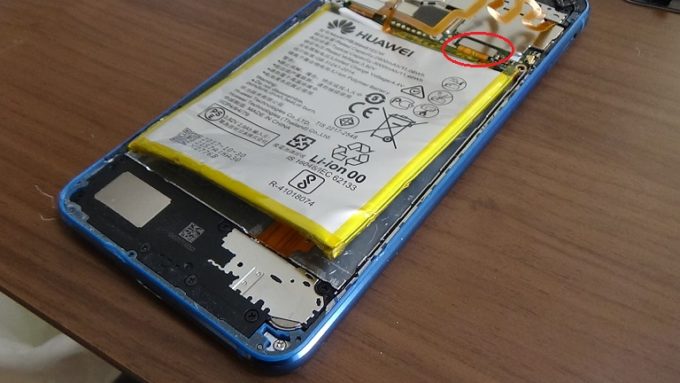 Huawei P10 Liteを修理している写真3