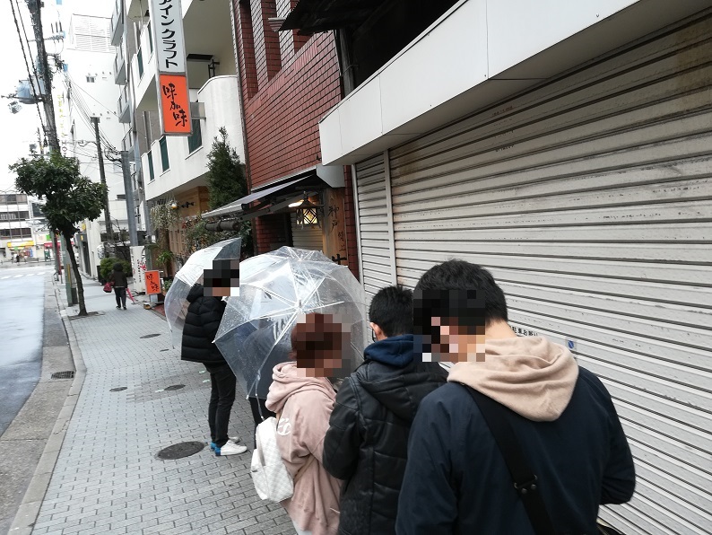 広重の開店を待つ行列の写真
